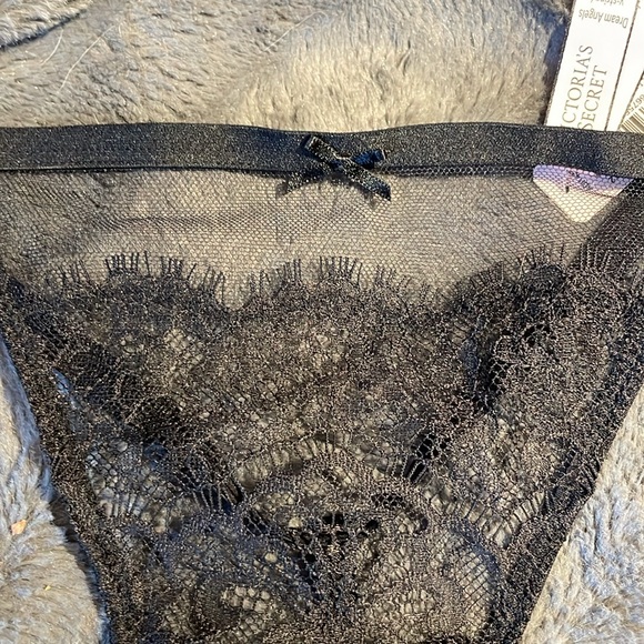 Victoria’s Secret lace trimmed string thong medium in black NWT - Picture 2 of 4